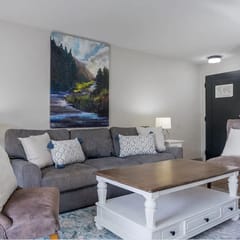 7 Aria - Riverbend Retreat w/Pet