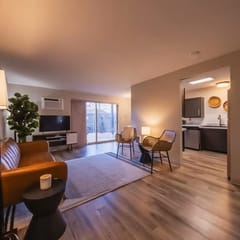 8 Aria-Modern 1BR | Walk Downtown