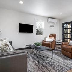 Unit B-Duplex-Near Glacier|Hot Tub