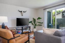 1 Aria - Cowboy Up Cottage 2BR - Image 3