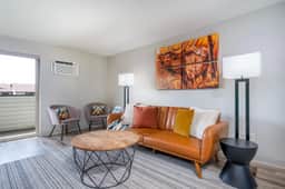 9 Aria - Walk Dwntwn | Near Glacier - Image 2