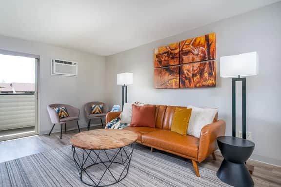 9 Aria - Walk Dwntwn | Near Glacier - Image 2
