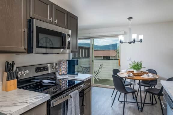 12 Aria - Gone Fishing Getaway 1BR - Image 5