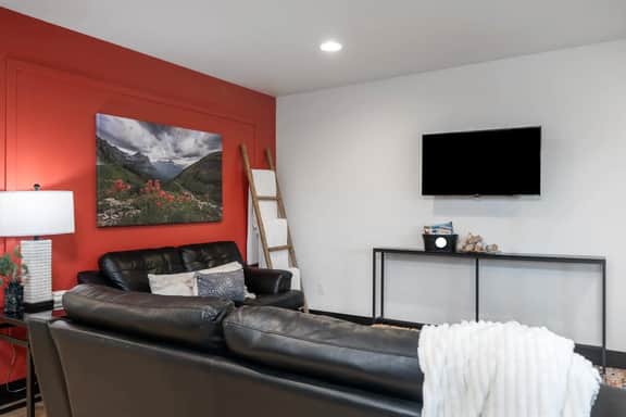 Unit A-Duplex - Hot Tub & Workspace - Image 5