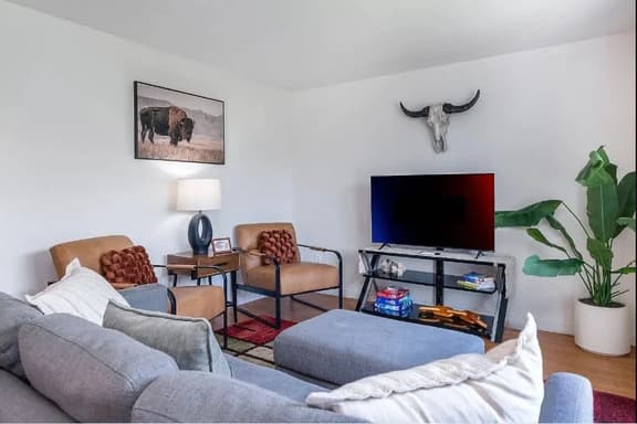 1 Aria - Cowboy Up Cottage 2BR - Image 1
