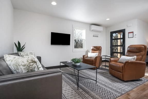 Unit B-Duplex-Near Glacier|Hot Tub - Image 1